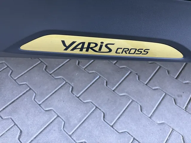 Toyota Yaris Cross 1.5 Hybrid Launch Edition | Bi-Tone | HUD | VERKOCHT