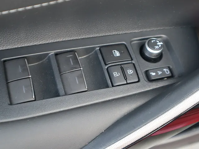 Toyota Corolla Touring Sports 1.8 Hybrid Dynamic Trekhaak | All Seasons | Carplay | Stoelverwarming