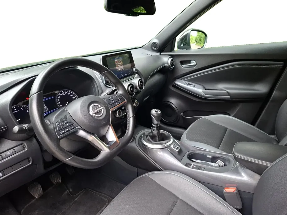 Nissan Juke 1.0 DIG-T N-Connecta | Licht metalen velgen| Metallic lak| Parkeersensoren voor en achter| Navi icm Apple/Android auto | 1ste eigenaar | Lage kilometerstand