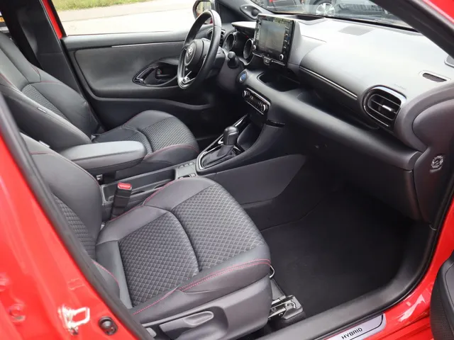 Toyota Yaris 1.5 Hybrid Launch Edition Bi-tone | JBL | Blindspot