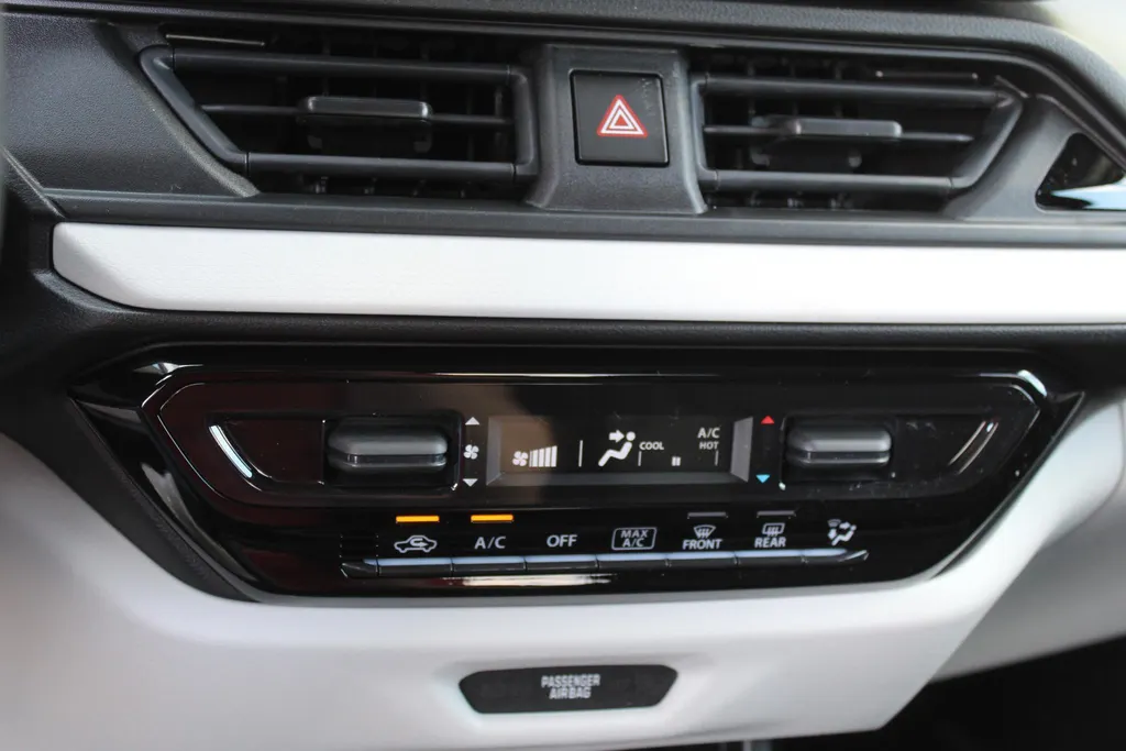 Suzuki Swift 1.2 Select |Actiekorting €2200 | Private Lease vanaf €299,- p/m | Beperkte Voorraad |  Lichtmetalen velgen | Lederen stuurwiel | Stoelverwarming |