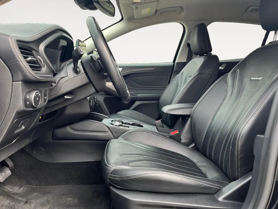 Ford Focus Wagon 1.5 EcoBoost Vignale | Parkeercamera | Adaptieve Cruise Control | Leder | Stoel- en stuurverwarming