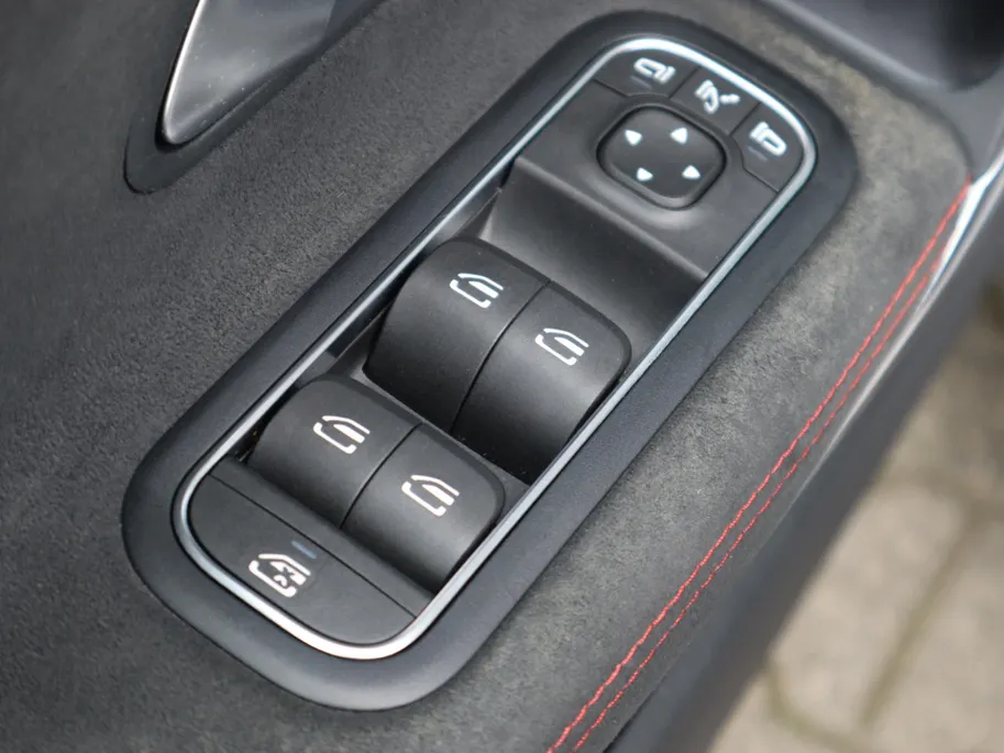 Mercedes-Benz CLA Shooting Brake 250 e Premium l Panoramadak l Stoelverwarming l Achteruitrij camera