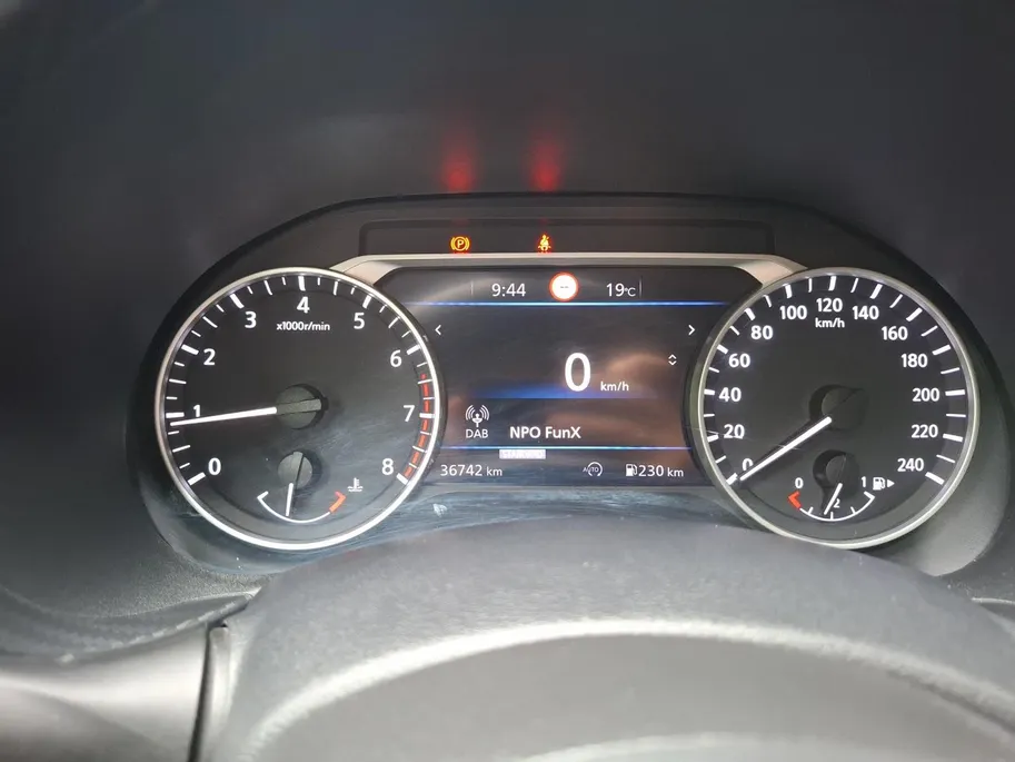 Nissan Juke 1.0 DIG-T N-Connecta | Licht metalen velgen| Metallic lak| Parkeersensoren voor en achter| Navi icm Apple/Android auto | 1ste eigenaar | Lage kilometerstand
