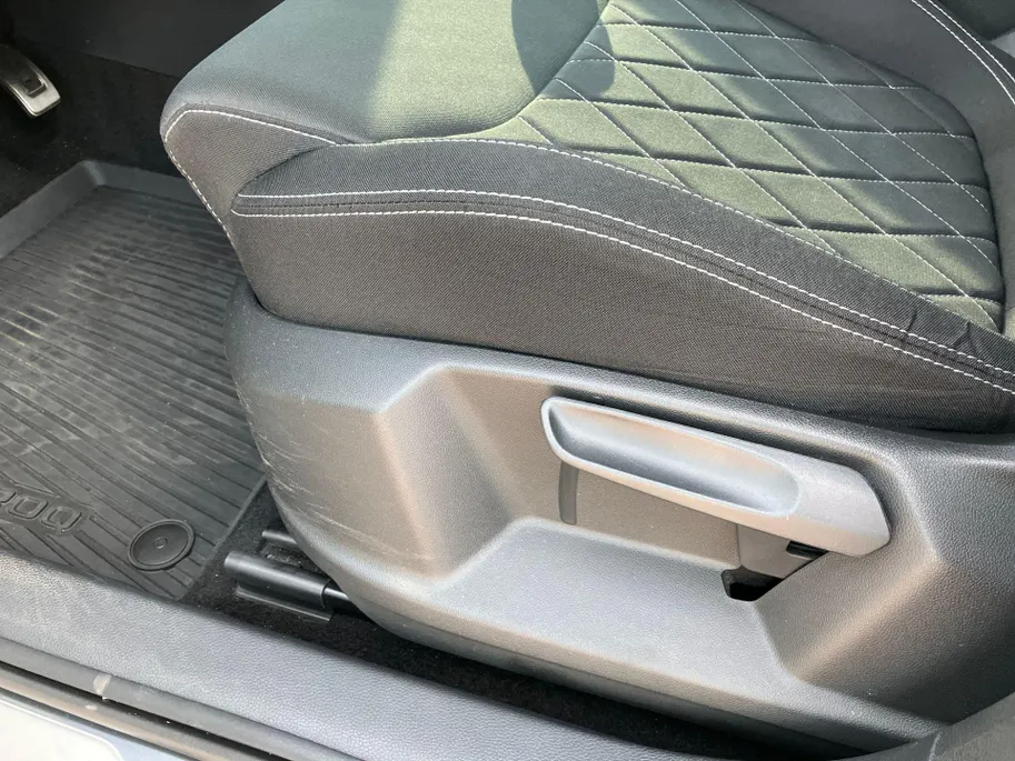Škoda Karoq 1.5TSI/150PK ACT Sportline Business · Trekhaak · Camera · Stoelverwarming · Apple/Android Car Play · Navigatie ·