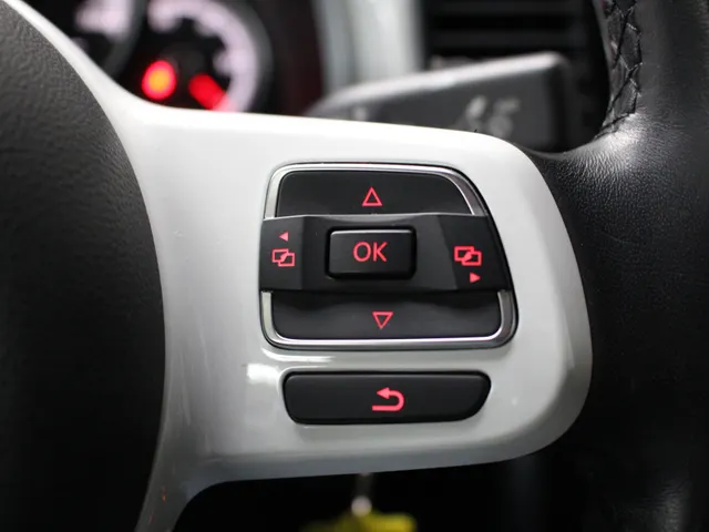 Volkswagen Beetle Cabriolet 1.2 TSI 105pk handgeschakeld | Navigatie | PDC | Stoelverw.|