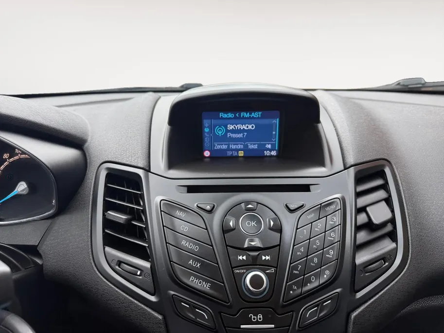 Ford Fiesta 1.0 EcoBoost ST Line | 1ste Eigenaar Volledig Dealeronderhouden | Parkeersensoren achter | Cruise Control | Navigatiesysteem |