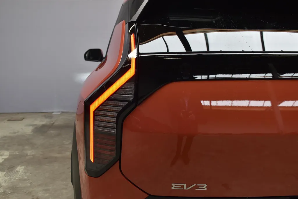 Kia EV3 81,4 kWh 204pk Plus Advanced TREKHAAK