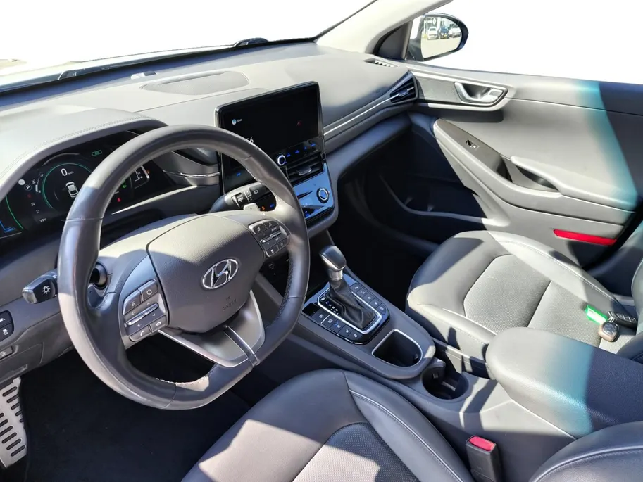 Hyundai IONIQ 1.6 GDi PHEV Premium | schuif/kanteldak | Zeer zuinig | Vol opties | NU Rijklaarprijs! Incl.12 Maanden, APK, Onderhoudsbeurt etc! Premiumpakket gratis!
