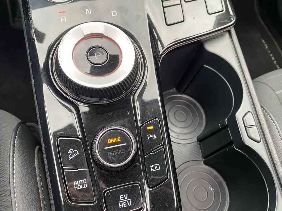 Kia Sportage 1.6 T-GDi Plug-in Hybrid AWD DynamicPlusLine Climate control | Stoel en stuurverwarming | Schuif/kanteldak | 360 camera | Keyless | Dodehoek detectie |