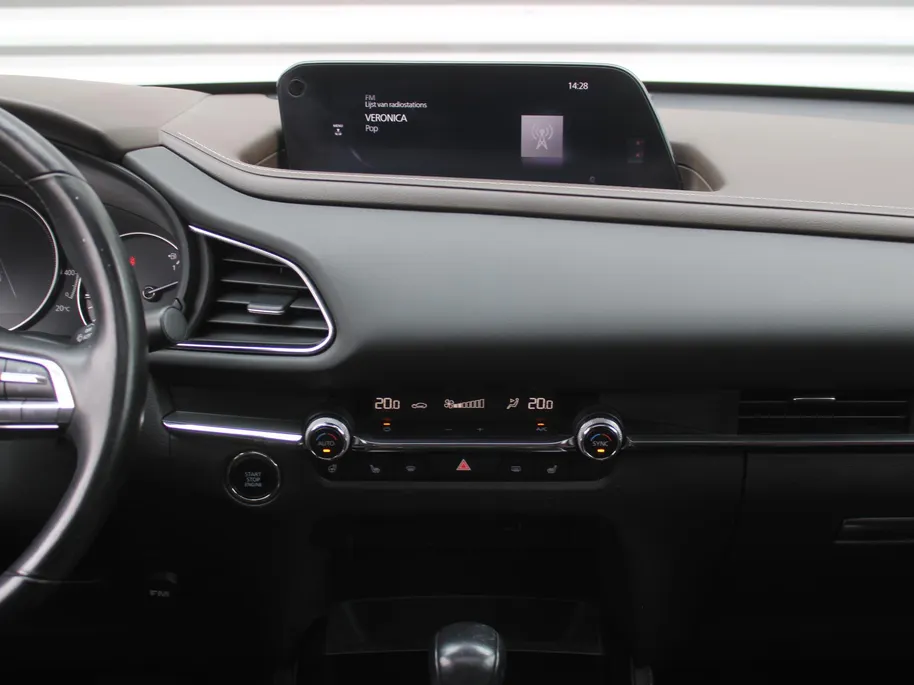 Mazda CX-30 2.0 e-SkyActiv-X M Hybrid Luxury | Trekhaak | Schuifdak | 18' LM | Leer | Elektr. stoelverstelling | Stuur-/stoelverwarming | HUD | 360 Camera | Winterset |