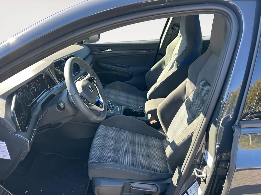 Volkswagen Golf 1.4 eHybrid GTE Zeer mooie uitvoering! NU RIJKLAARPRIJS incl. 12 Maanden garantie! Premiumpakket GRATIS!