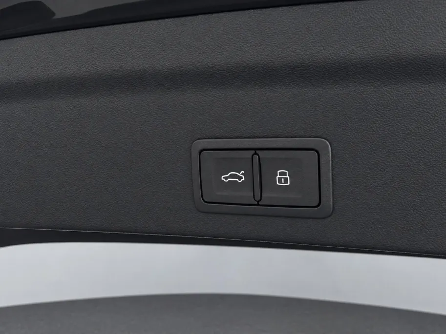 Audi Q3 Sportback 45 TFSIe 180kW/245PK S Line · Panoramadak · Trekhaak · Camera · Stoelverwarming · Apple/Android Car Play · Adaptive Cruise Control ·  Drive select ·