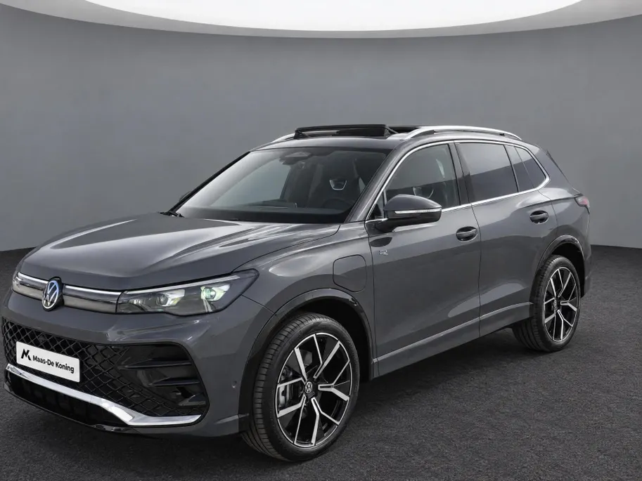 Volkswagen Tiguan 1.5eHybrid 200kW/272PK R-Line · Panoramadak · Trekhaak · 360°Camera + Parkeersensoren · Garantie t/m 20-07-2030 of 100000km.