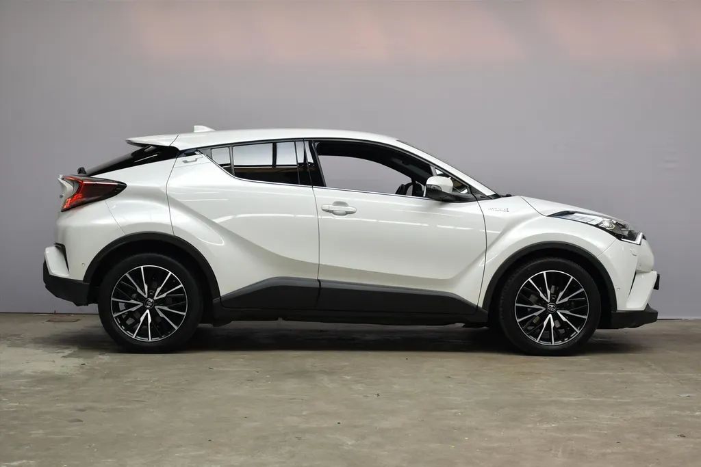 Toyota C-HR 1.8 Hybrid 122pk CVT Bi-Tone Navigatie | Cruise | Clima | PDC |Half Leer | Parlemoer Wit