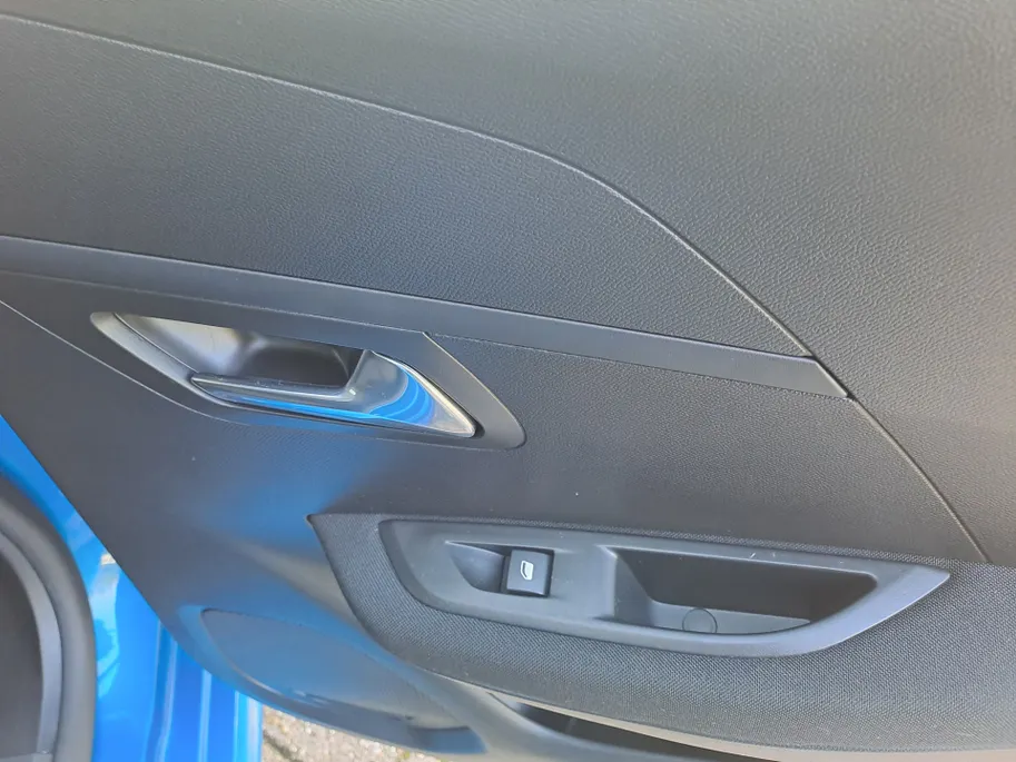 Peugeot e-208 EV Active Pack 50 kWh | Cruise control | Navigatiesysteem | Keyless start | DAB | LM Velgen | 100% Elektrisch | SOH 95,6 %