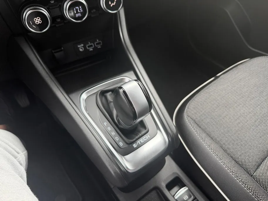 Renault Captur 1.6 E-Tech Hybrid 145 Intens | Automaat | Dealer Onderhouden | Camera | All Season Banden | Climate & Cruise Control | Apple Carplay & Android Auto | 12 Maanden BOVAG Garantie