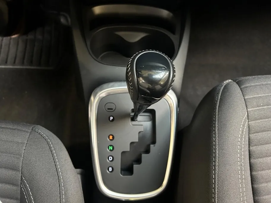 Toyota Yaris 1.5 Hybrid Dynamic | Apple Carplay / Android Auto | Parkeersensoren Voor | Parkeercamera Achter | Lichtsensor + Regensensor | Cruise Control | Rijstrooksensor | 15'Lichtmetalen Velgen