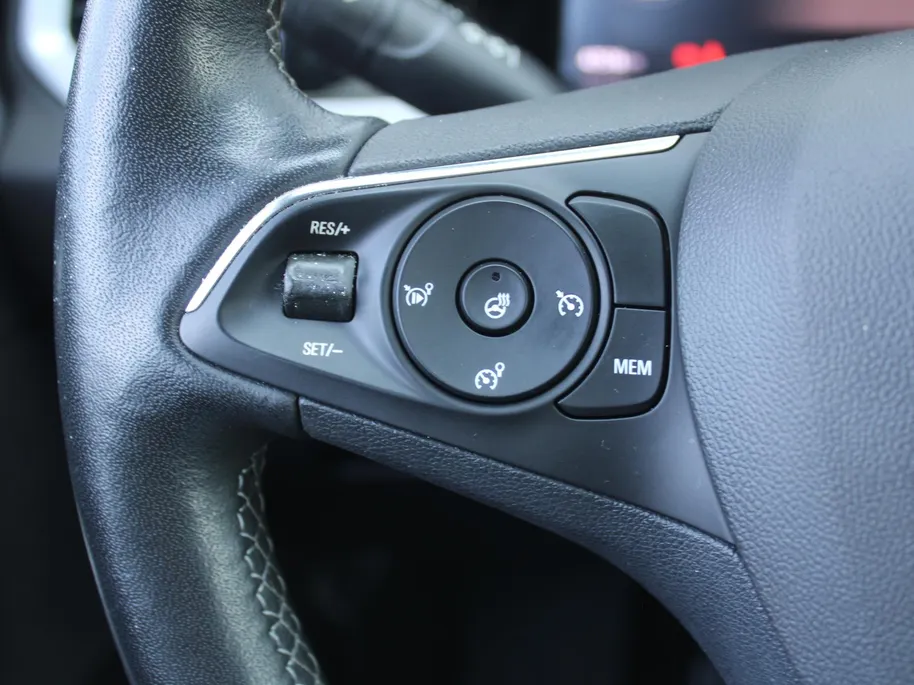 Opel Grandland 1.2 Turbo GS Line | Stuur-/ stoel-/ voorruitverwarming | Matrix LED | Elek. achterklep | 18' LM | Dodehoek detectie | Clima | Navi | Camera voor + achter |