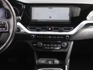 Kia e-Niro DynamicPlusLine 64 kWh | Warmtepomp | Schuif/kantel dak | 17' LM | Airco | Cruise | Navi | Camera |