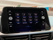 Volkswagen T-Roc 1.0TSI/110PK Life · Navigatie · Camera + Parkeersensoren · Apple/Android Car Play · Stoelverwarming ·