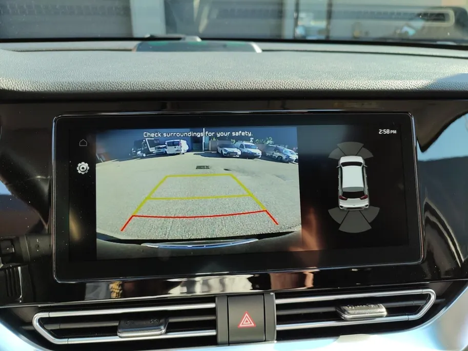 Kia e-Niro DynamicPlusLine 64 kWh | Warmtepomp! | Apple Carplay / Android Auto | Navigatiesyteem | Elektrisch Verstelbare Voorstoelen | Bestuurdersstoel + Geheugen | Stoelverwarming + Stoelkoeling | Stuurverwarming | Elektrisch Schuif / Kanteldak | Licht + Regensens