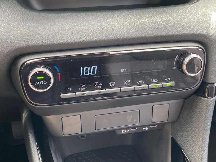 Toyota Yaris 1.5 Hybrid 115 automaat Comfort NIEUW | Digitaal cockpit | Full LED koplampen | 16' lm velgen | cruise control | etc.