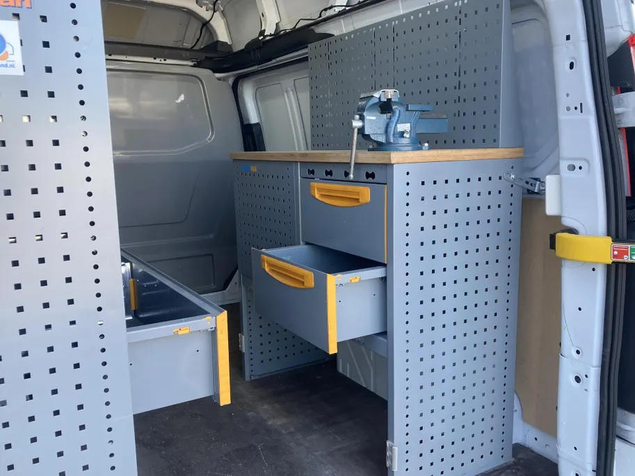 Ford Transit Custom 300 2.0 TDCI L1H2 Trend 130pk Automaat Store Van laadruimteinrichting - Speciale dak Imperiaal - 2x Schuifdeur - Trekhaak -Comfort Laadschot