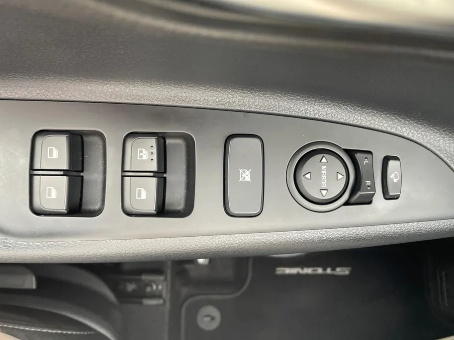 Kia Stonic 1.0 T-GDi MHEV DynamicPlusLine | TREKHAAK | CAMERA | PARKEERSENSOREN | CLIMATE | LAGE KILOMETERS |