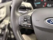 Ford Fiesta 1.0 EcoBoost Hybrid Titanium PARKEERSENSOREN ACHTER I ALL SEASON BANDEN I APPLE CARPLAY / ANDROID AUTO I