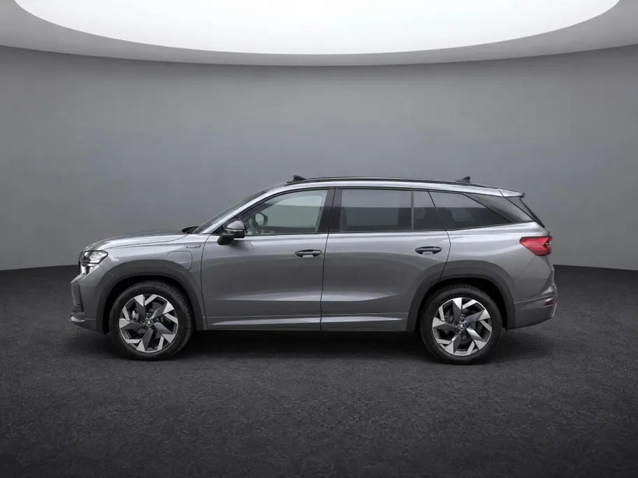 Škoda Kodiaq 1.5 TSI 204pk DSG PHEV Sportline Business · Panoramadak · Wegklapbare Trekhaak · Camera · Elek. Voorstoel · P-Sensoren · 19'' Inch · Garantie t/m 29-06-2030 of 100.000km