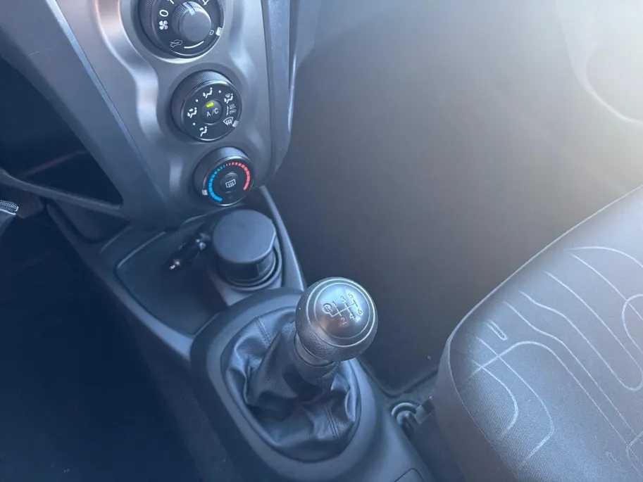 Toyota Yaris 1.3 VVTi Comfort | Airco | Elektrisch verstelb. spiegels | 12 maanden BOVAG garantie