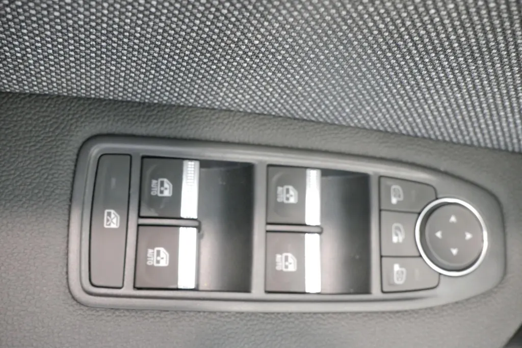 Renault Captur TCe 115 techno | Profiteer nu van €2.500,- Zeeuw & Zeeuw voorraadkorting | Uit voorraad leverbaar op = op