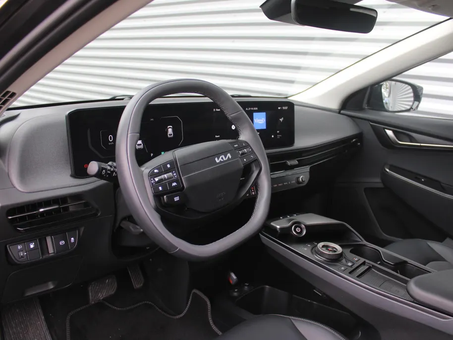 Kia EV6 Air 84 kWh | Stuur-/stoelverwarming | Camera | Cruise adapt. | Telefoonlader | Clima | Navi | 19' LM | LED | Apple Carplay/Android Auto |