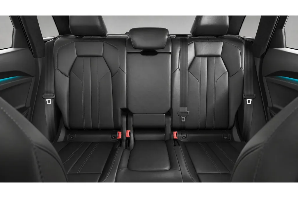 Audi Q5 2.0 TFSI e-hybrid quattro S edition 299 PK · Tech plus · Adaptieve luchtvering · Glazen panoramadak