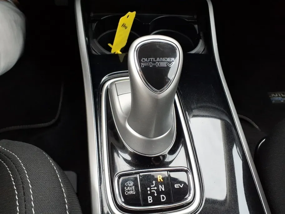 Mitsubishi Outlander 2.4 PHEV Pure Automaat | Trekaak | Andriod/Apple car play