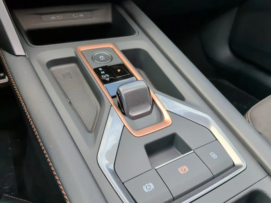 CUPRA Formentor 1.5 TSI e-Hybrid Business | Panoramadak | Stuur verwarming etc!  | SUPER DIK EN SUPER NIEUW INCL. FABRIEKSGARANTIE!