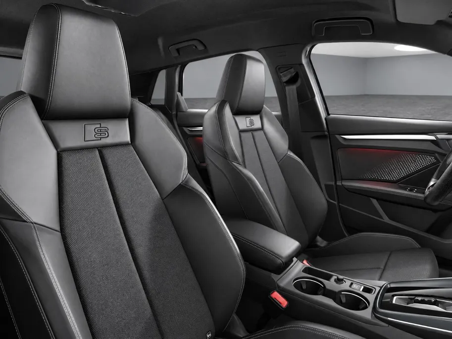 Audi A3 e-hybrid S edition 204 PK · Afneembare trekhaak · Optiekpakket zwart plus · Privacy glas