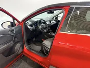 Renault Captur 145PK E-Tech Hybrid Intens Automaat | Trekhaak | All Season Banden | Navi | Camera | Climate Control | Velgens Hoogglans Zwart | Apple CarPlay/Android Auto | Licht & Regen Sensor | Full LED |