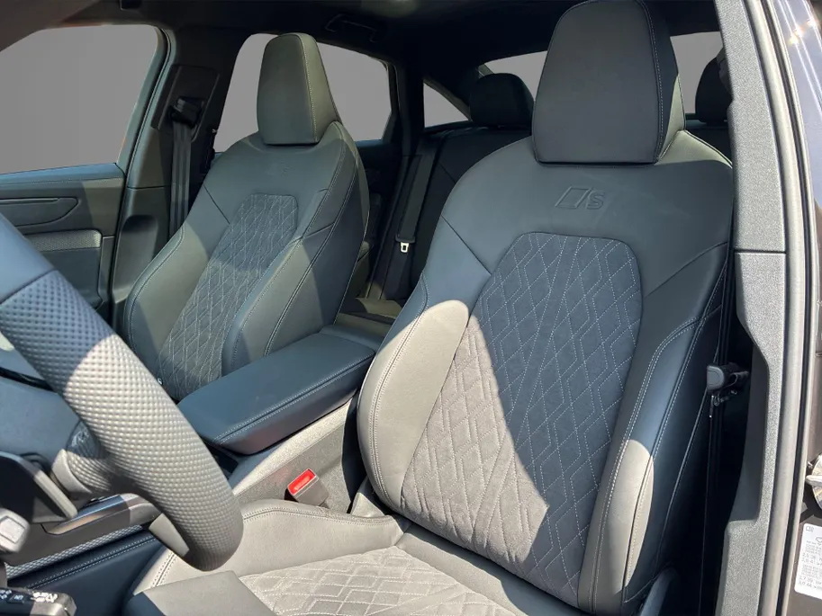Audi A6 Limousine 2.0 e-hybrid quattro S Edition 299 PK · Tech pro · Luchtvering · B&O Premium 3D · Glazen panoramadak