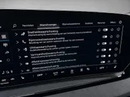 Audi Q6 e-tron S edition 306pk performance 100 kWh · Panoramadak · Luchtvering · Trekhaak · 360 Camera · Warmtepomp · Head-Up · Elek. Voorstoelen · 21'' Inch · 24-11-2030 of 100.000km