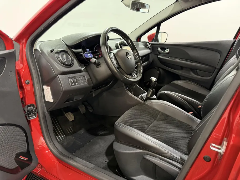 Renault Clio 90PK TCe Intens | 1e eigenaar | Camera | Parkeersensoren | Climate Control | Lichtmetalen Velgen | Full LED | Half Leder | Bluetooth |