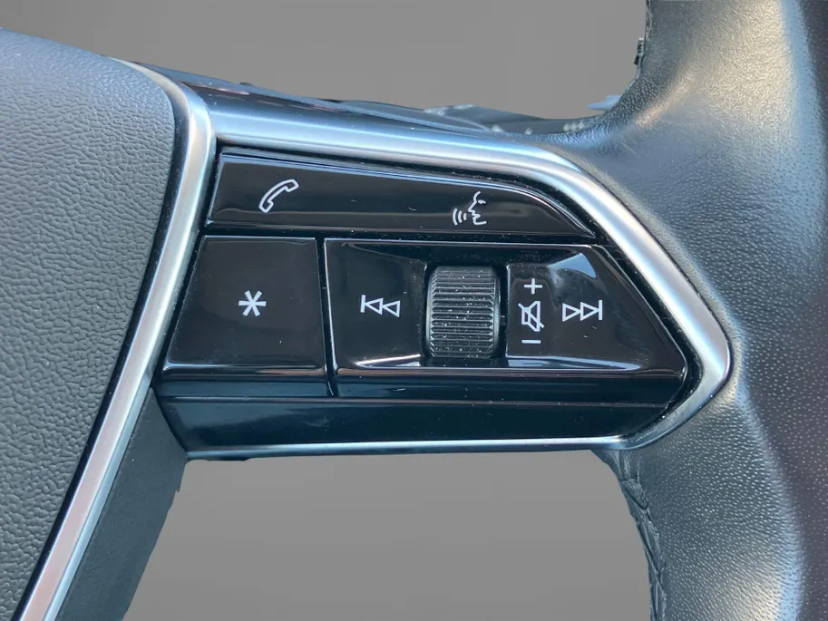 Audi e-tron Sportback 55 quattro S Line 95 kWh 300kW/408PK · Panoramadak · Trekhaak · Camera · Leder · Stoelverwarming · Drive select ·  Garantie t/m 18-10-2027 of 100000km.