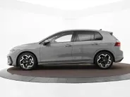 Volkswagen Golf 1.5 eTSI 150pk DSG R-Line · Apple/Android Car Play · Trekhaak ·  Camera + Parkeersensoren · Stoelverwarming · Garantie t/m 24-09-2030 of 100000km.