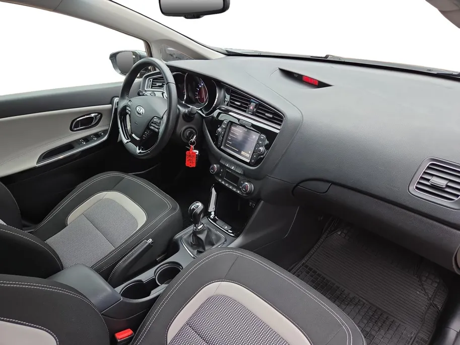 Kia cee'd 1.6 GDI DynamicLine | 1e Eigenaar | Dealeronderhouden | Camera | Navigatie | Cruise Control | 12 Maanden BOVAG Garantie |
