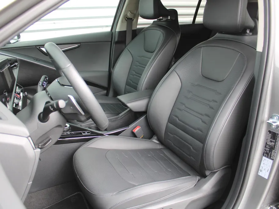 Kia Niro EV Edition Advanced 64.8 kWh | Stuur-/stoelverwarming | Elektr. stoelverstelling | Camera | Cruise adapt. | 17'LM | Clima | 17% bijtelling |