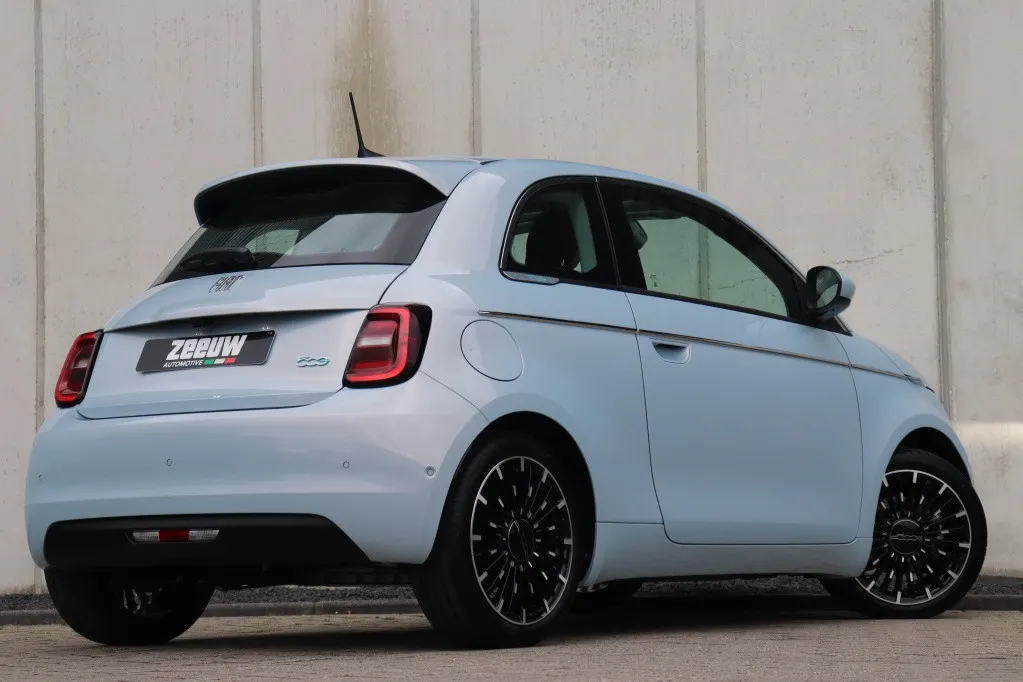 Fiat 500e La Prima by Bocelli 42 kWh | JBL | Winter | Pano | 17′