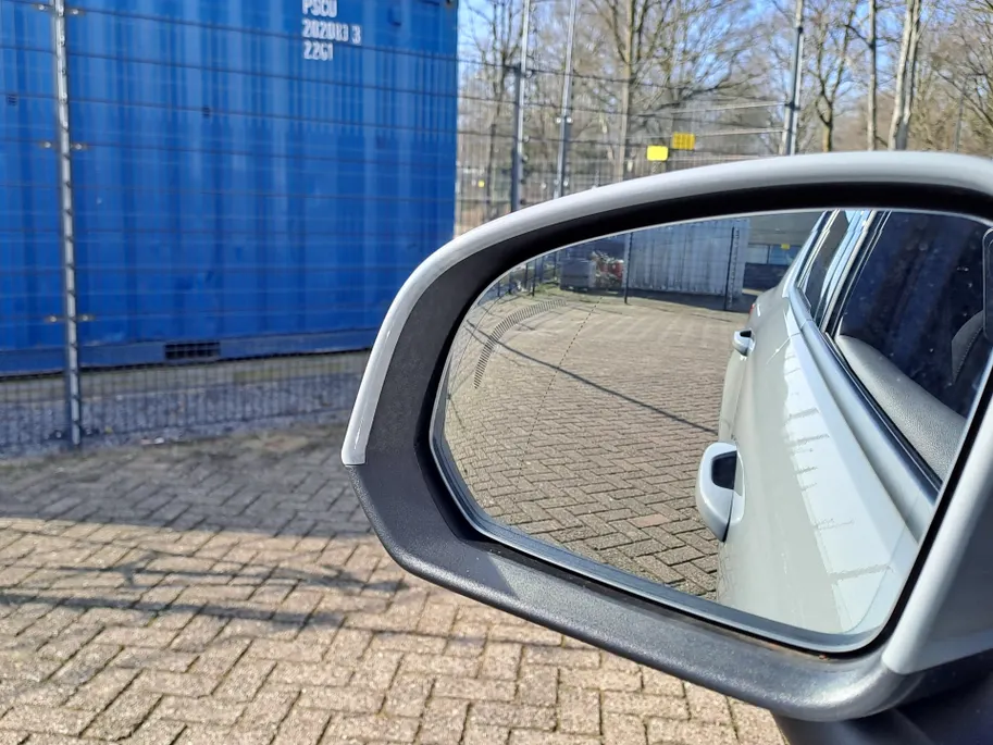 Volvo XC40 2.0 B3 Essential AUTOMAAT | Stuur/stoelverwarming | Adaptieve Cruise | Camera | Sensoren | Dode hoek | Apple Carplay/Android Auto