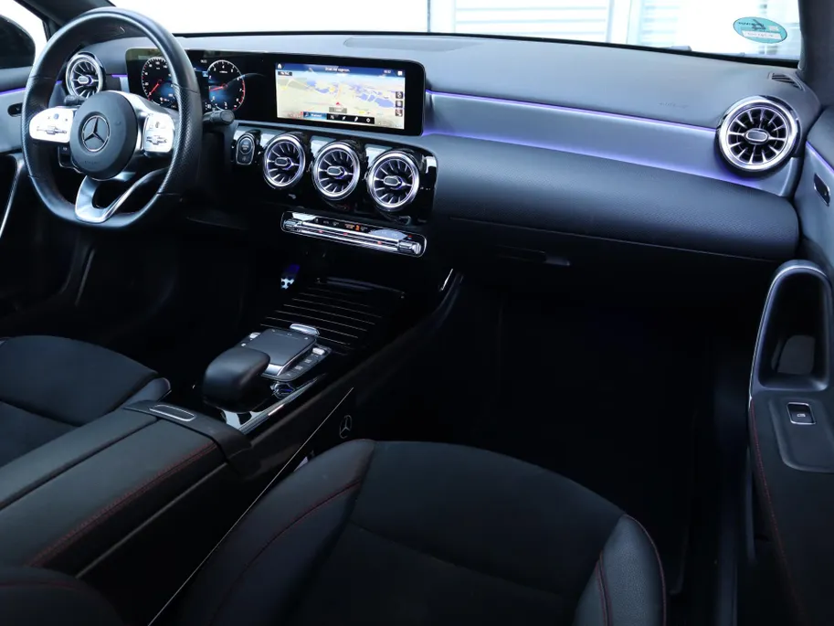 Mercedes-Benz A-Klasse 180 Business Solution AMG l Nightpakket l Achteruitrij camera l AMG Line l Ambiente lichtpakket