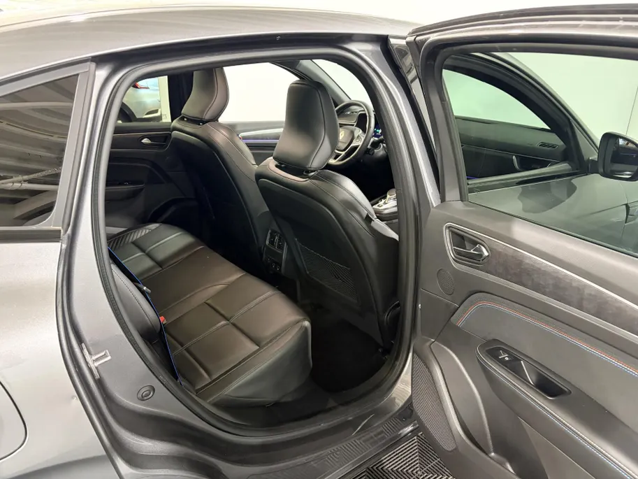 Renault Arkana 145PK E-Tech Full Hybrid Esprit Alpine Automaat | Navi | Camera | Digital Cockpit | Stoelverwarming | Apple CarPlay/Android Auto | 19' Lichtmetalen Velgen | Climate Control | Adaptive Cruise Control |